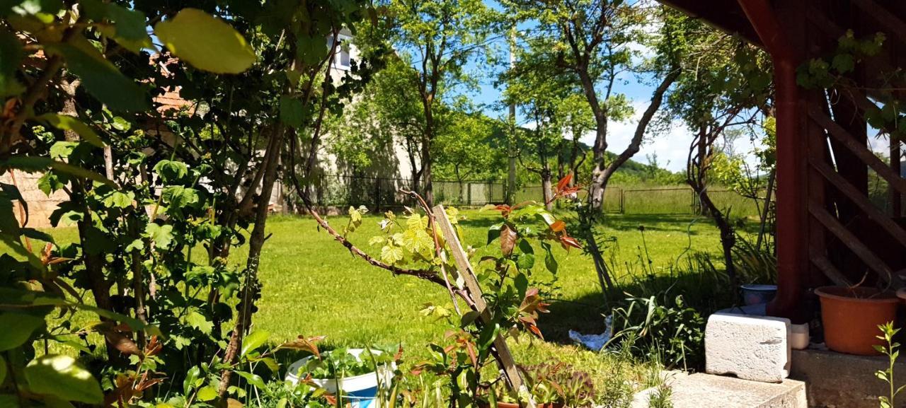 Apartmani Fenestra Tesla I Faust Otočac Exteriér fotografie